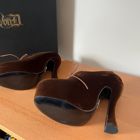 Kat Von D Natacha I gold velvet heels, snake texture - size 10 - NIB - Picture 5 of 6